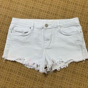 BLANK NYC white jean shorts with frayed bottom